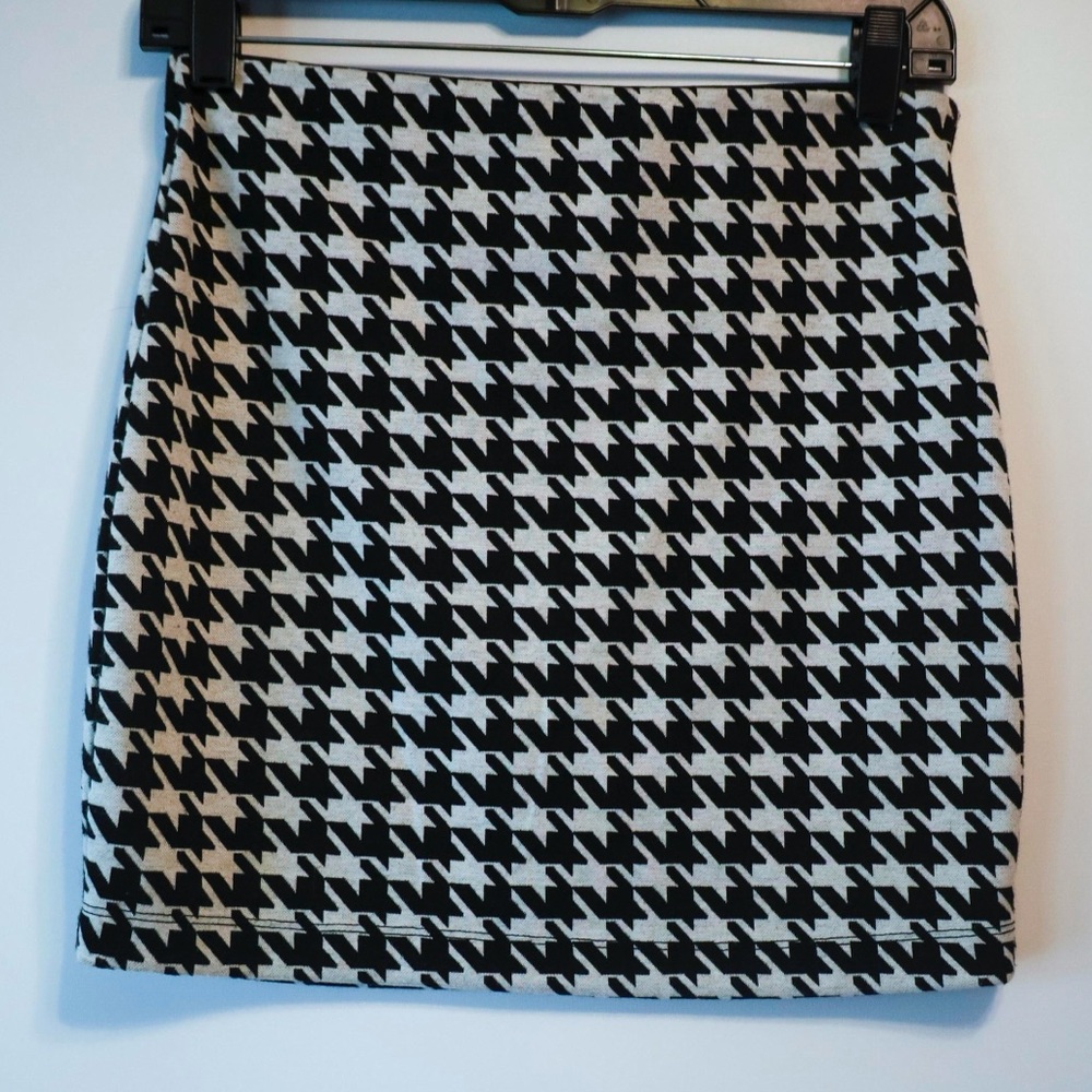 Express Black and White Houndstooth Skirt